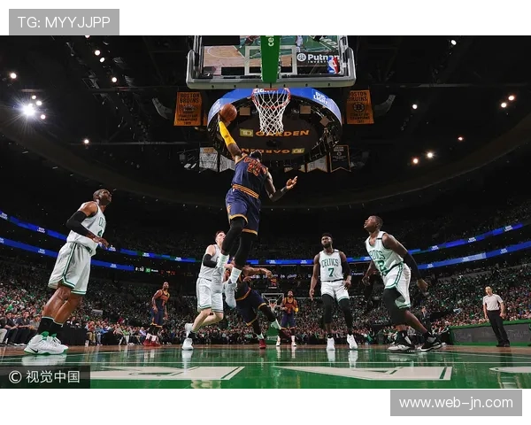 王牌后卫格雷季后赛总助攻数超越名宿，升至历史第三