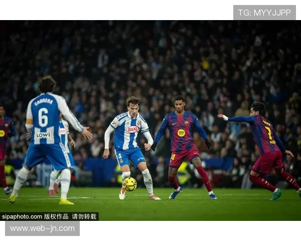 巴萨客场2-0险胜西班牙人，奥尔莫86分钟破僵莱万补时锁定胜局