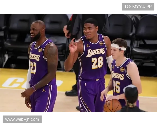 八村垒高效砍21分,湖人锋线火力全开助球队大胜展现进攻多样性展现角色球员价值