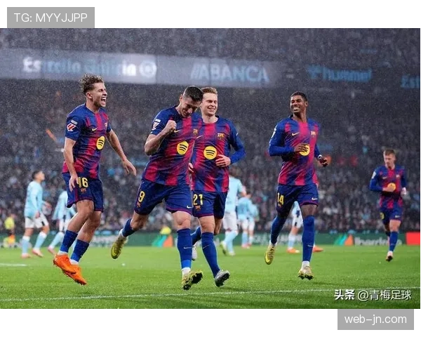 莱万多夫斯基因轻伤缺席赛前合练,出战下轮联赛成疑 莱万多夫斯基因轻伤缺席赛前合练,出战下轮联赛成疑